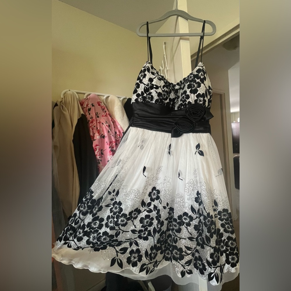 Super cute floral black/white/silver prom or grad dress